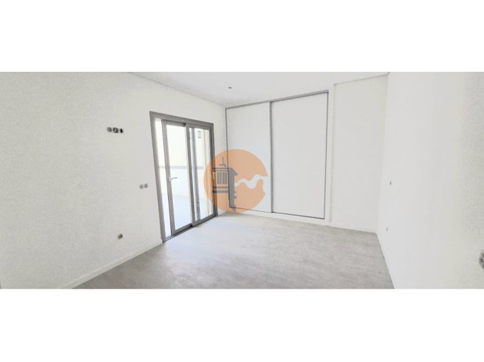 Image No.17-3 Bed Apartment for sale