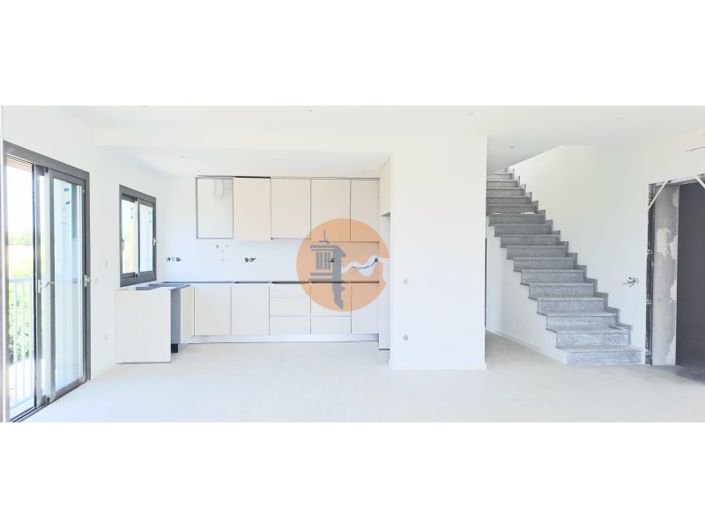 Image No.8-3 Bed Apartment for sale