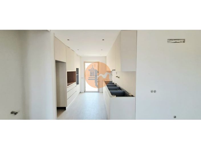 Image No.10-3 Bed Apartment for sale