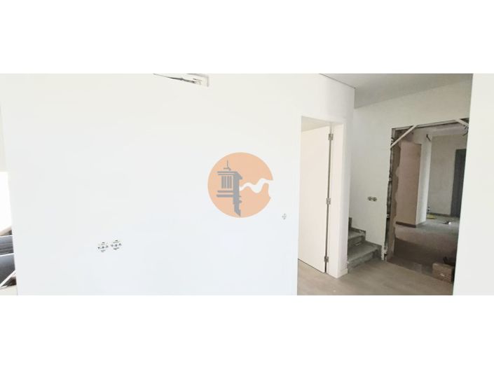 Image No.20-3 Bed Apartment for sale