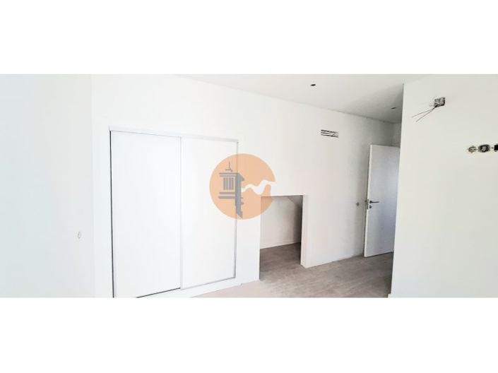 Image No.22-3 Bed Apartment for sale