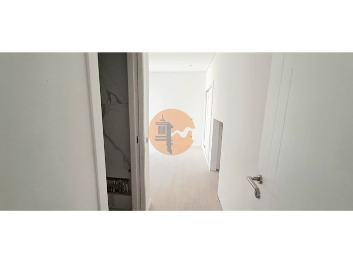 Image No.25-3 Bed Apartment for sale