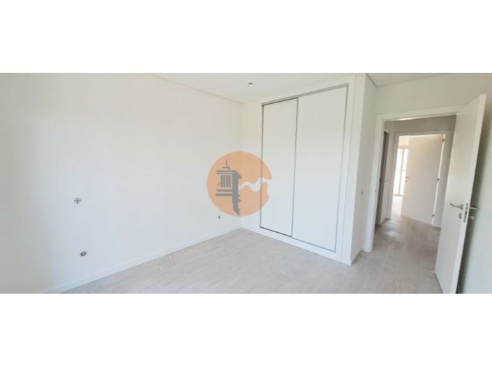 Image No.30-3 Bed Apartment for sale