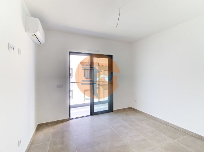 Image No.28-2 Bed Apartment for sale