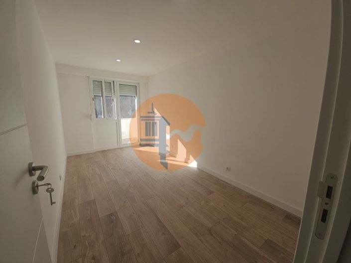 Image No.22-3 Bed Apartment for sale