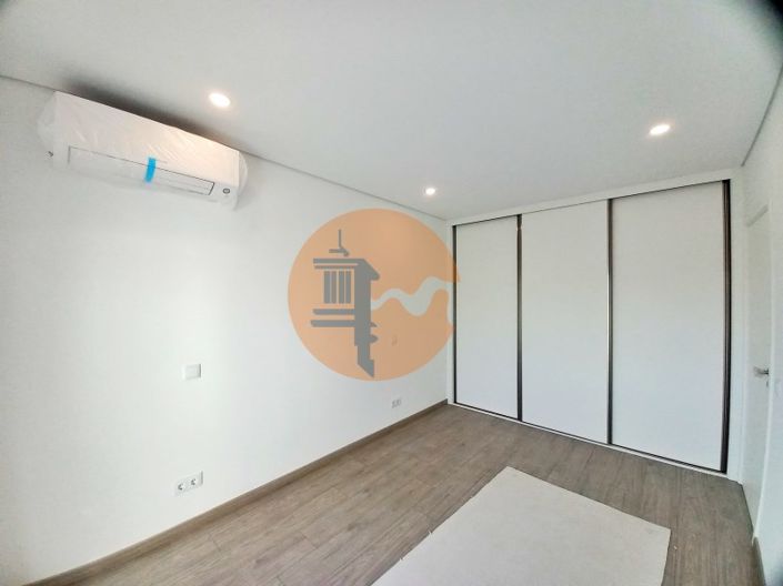 Image No.10-3 Bed Apartment for sale