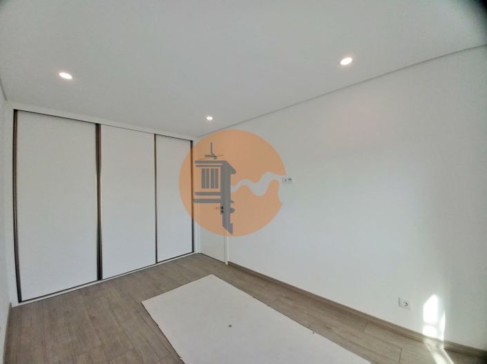 Image No.12-3 Bed Apartment for sale