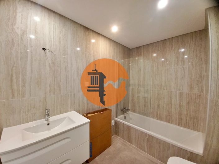 Image No.21-3 Bed Apartment for sale