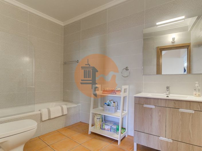 Image No.10-3 Bed House for sale