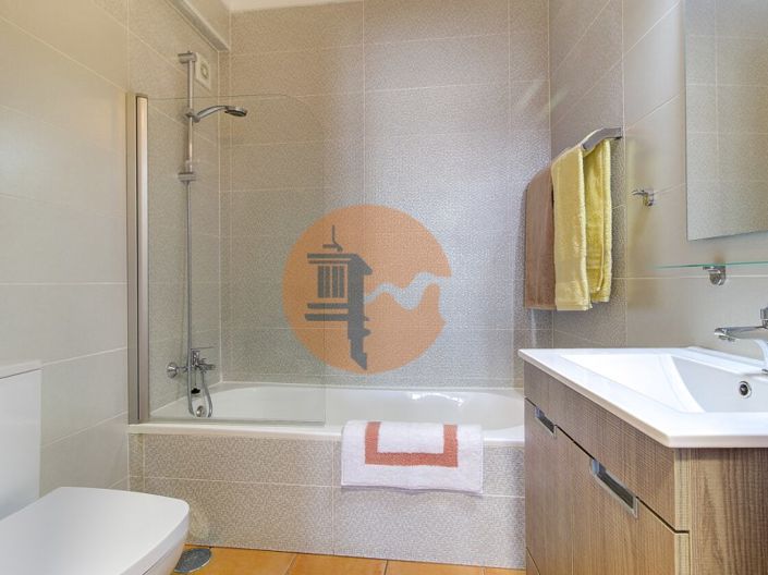 Image No.14-3 Bed House for sale