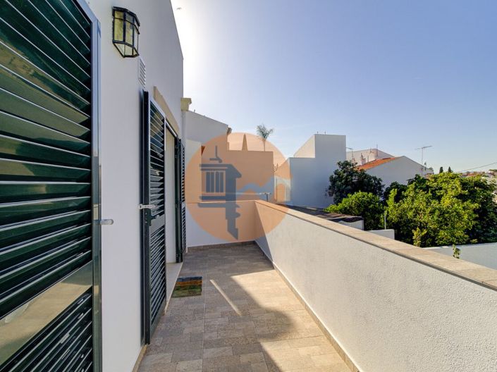 Image No.18-3 Bed House for sale