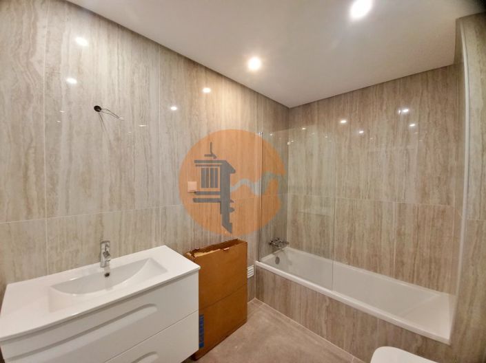 Image No.25-3 Bed Apartment for sale