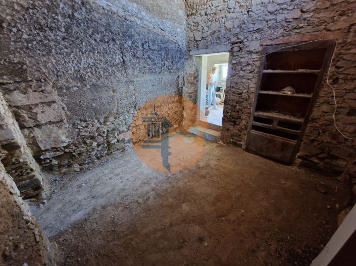 Image No.10-3 Bed House for sale