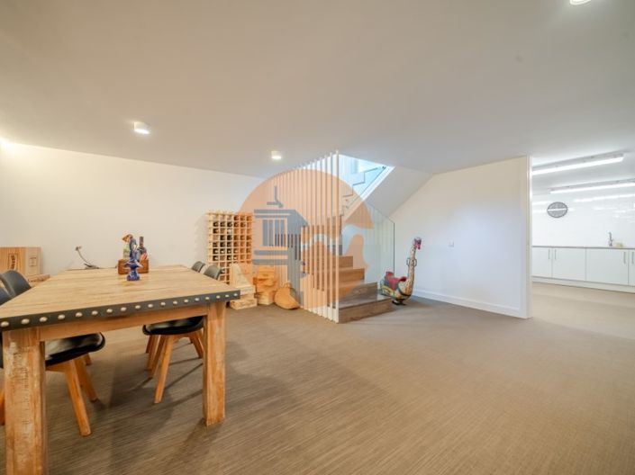 Image No.25-5 Bed House for sale