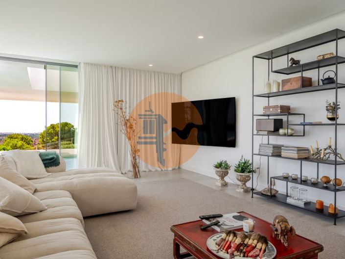 Image No.42-5 Bed House for sale