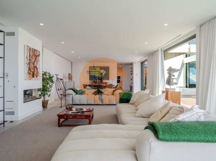 Image No.45-5 Bed House for sale