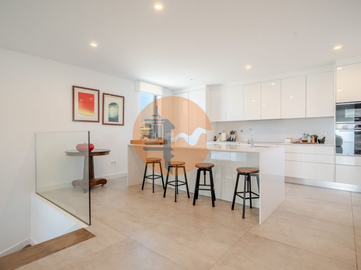 Image No.46-5 Bed House for sale