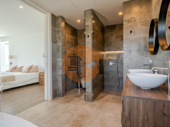 Image No.55-5 Bed House for sale