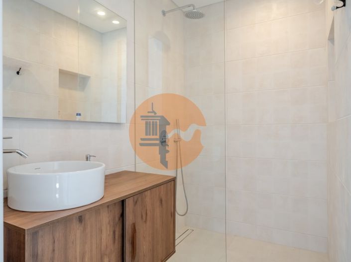 Image No.58-5 Bed House for sale