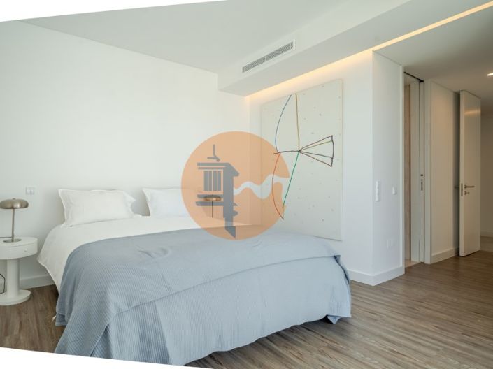 Image No.60-5 Bed House for sale