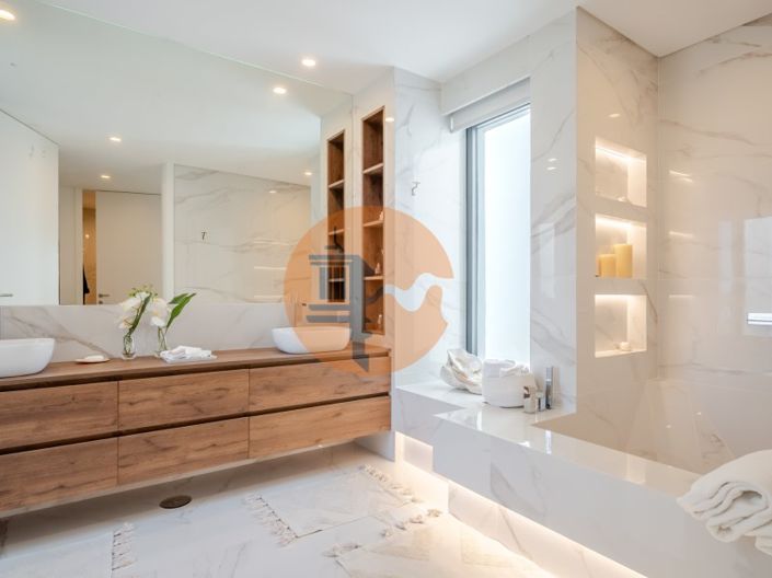 Image No.61-5 Bed House for sale