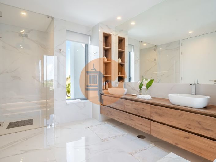 Image No.62-5 Bed House for sale