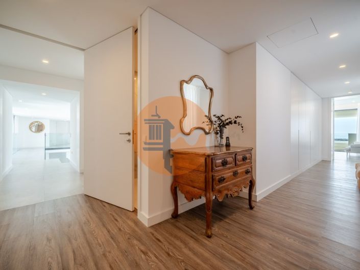 Image No.63-5 Bed House for sale