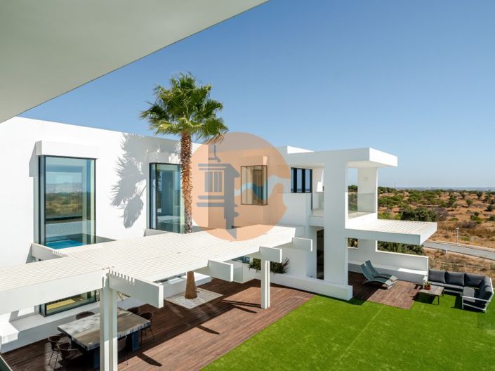 Image No.68-5 Bed House for sale