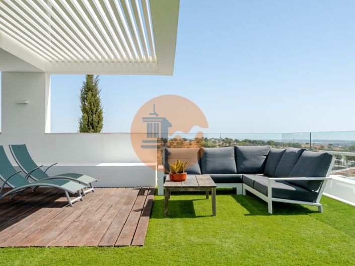 Image No.70-5 Bed House for sale