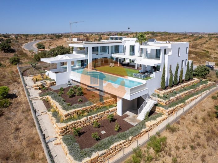 Image No.8-5 Bed House for sale