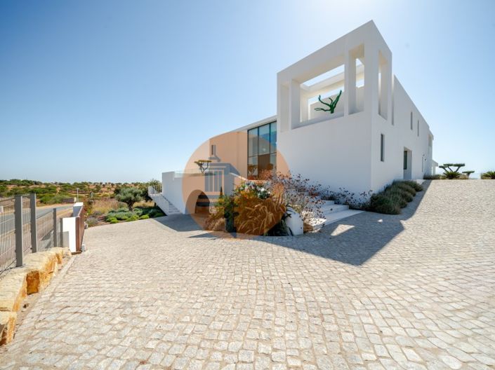 Image No.84-5 Bed House for sale