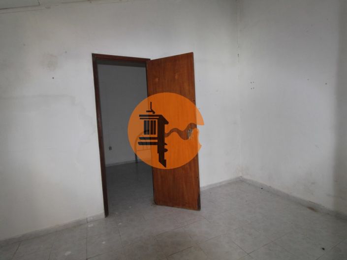 Image No.18-3 Bed House for sale