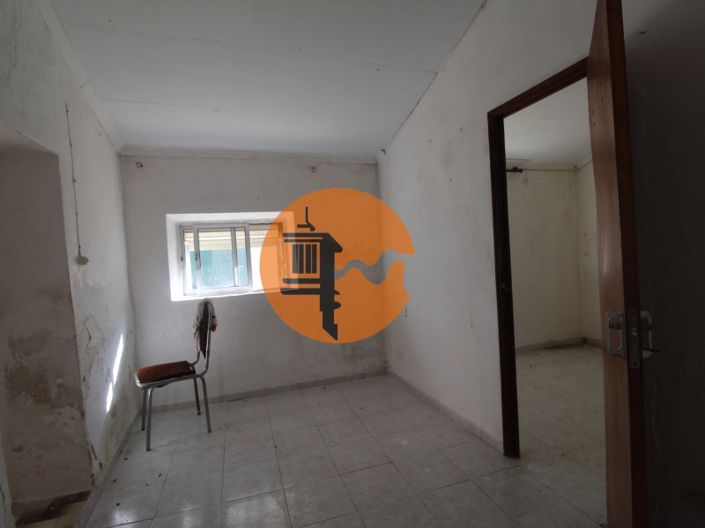 Image No.21-3 Bed House for sale