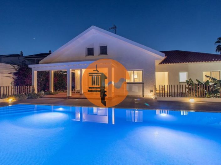Image No.1-5 Bed House for sale