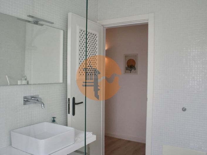 Image No.21-5 Bed House for sale