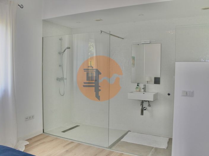 Image No.28-5 Bed House for sale