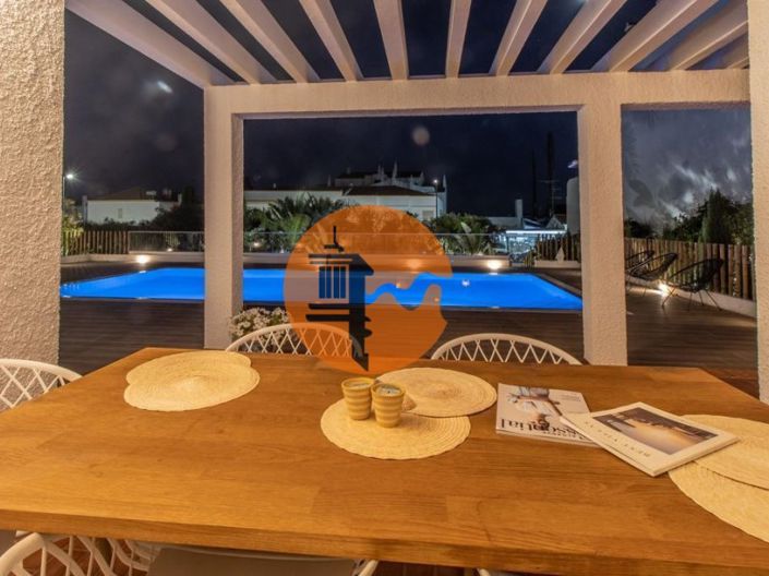 Image No.3-5 Bed House for sale