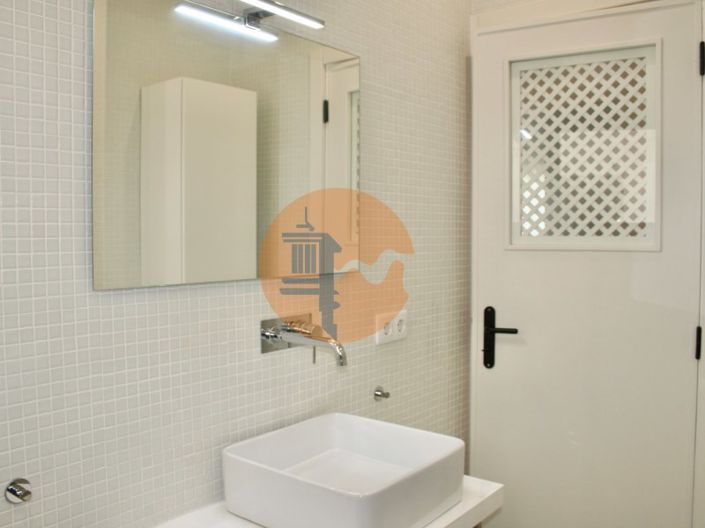 Image No.37-5 Bed House for sale