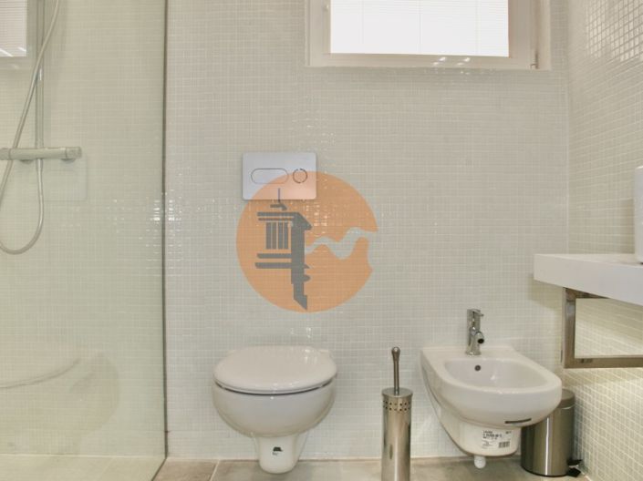 Image No.38-5 Bed House for sale