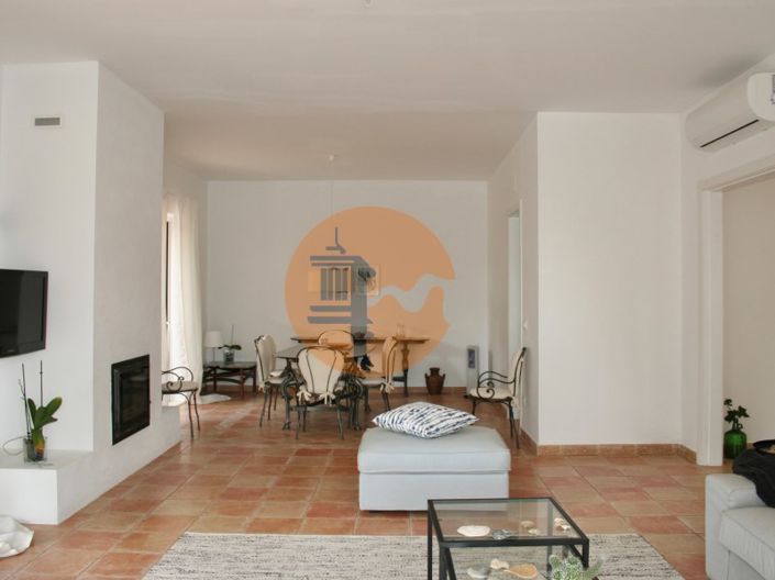 Image No.9-5 Bed House for sale