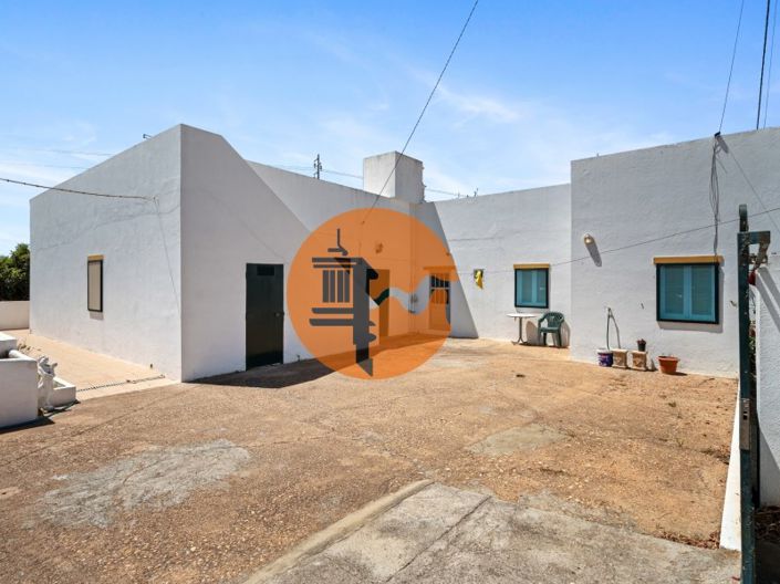 Image No.1-4 Bed Farmhouse for sale