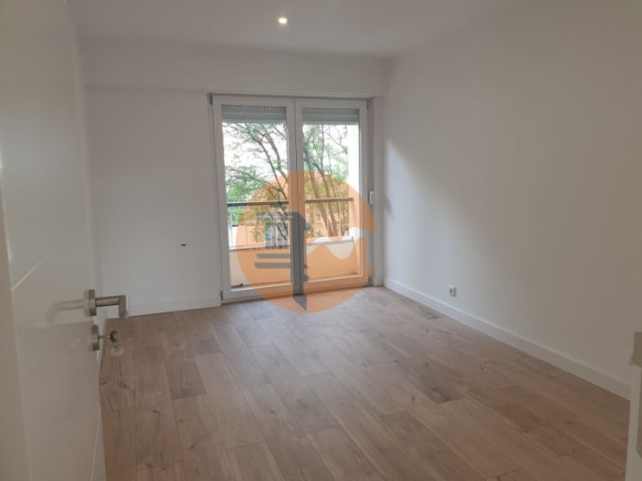 Image No.12-3 Bed Apartment for sale