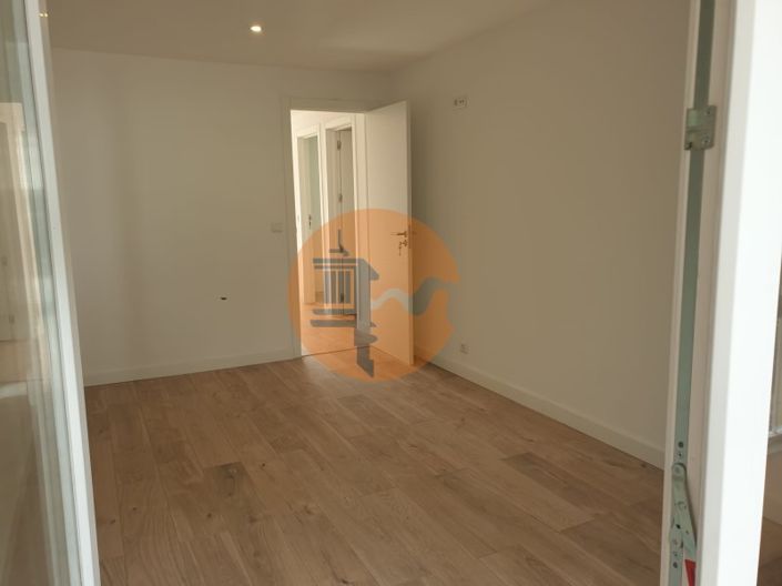 Image No.15-3 Bed Apartment for sale