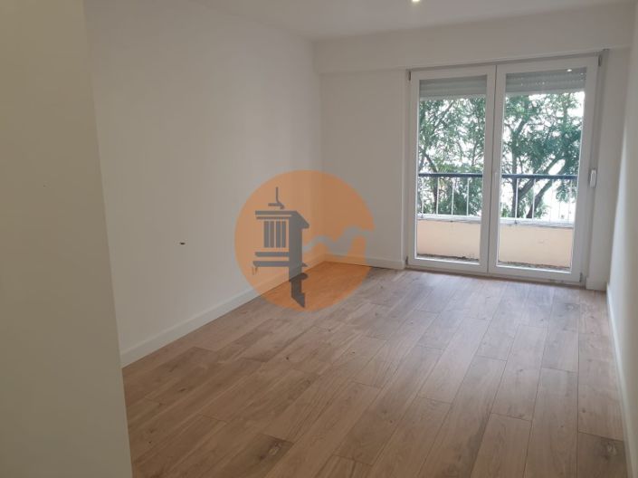 Image No.21-3 Bed Apartment for sale