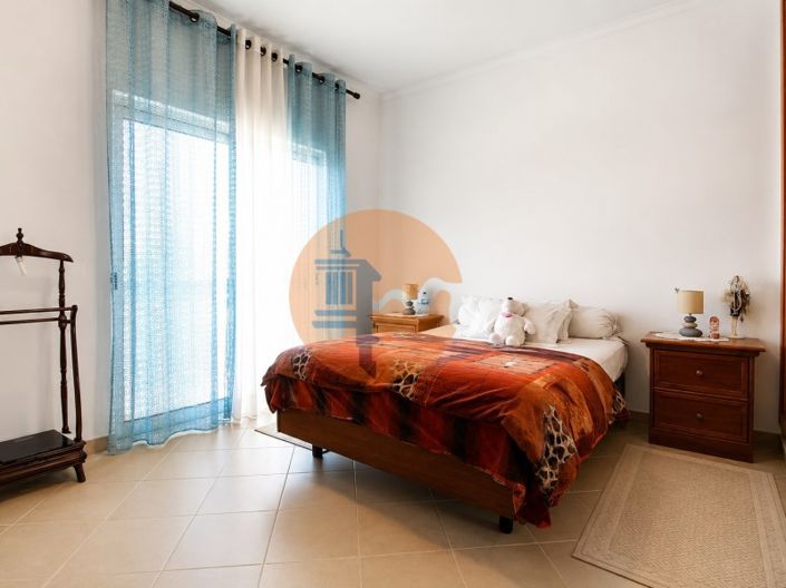 Image No.18-3 Bed House for sale