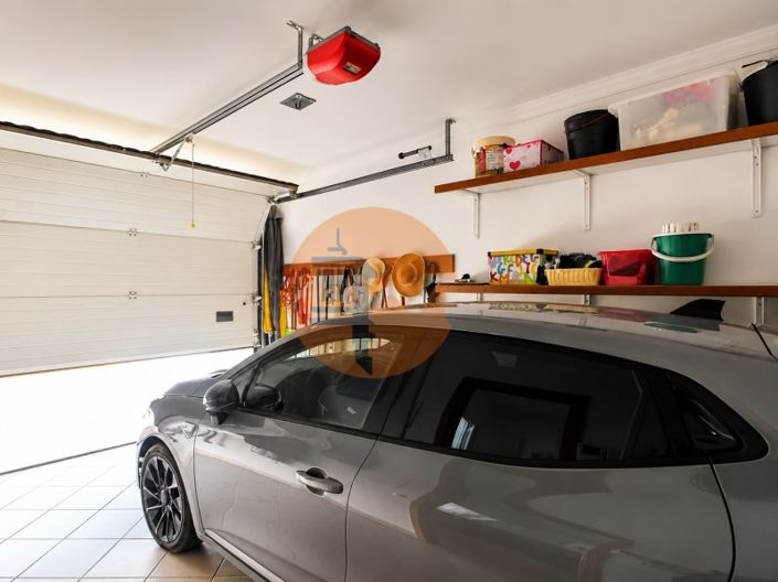 Image No.32-3 Bed House for sale