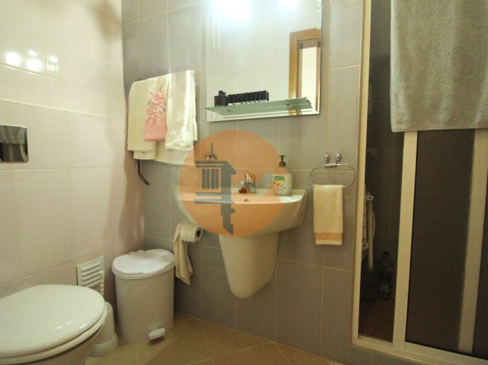 Image No.8-3 Bed House for sale