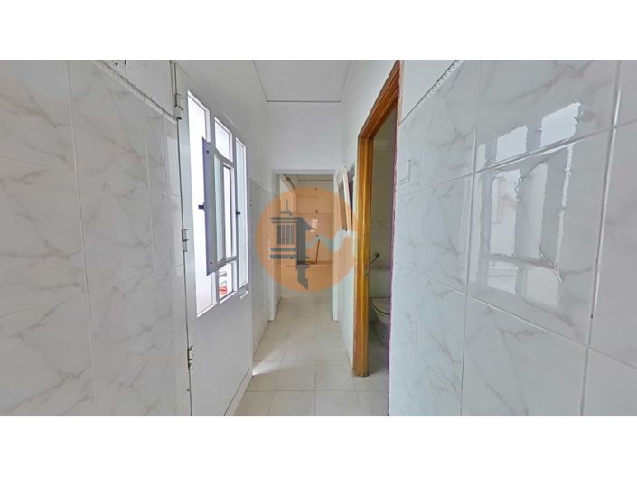 Image No.8-2 Bed House for sale