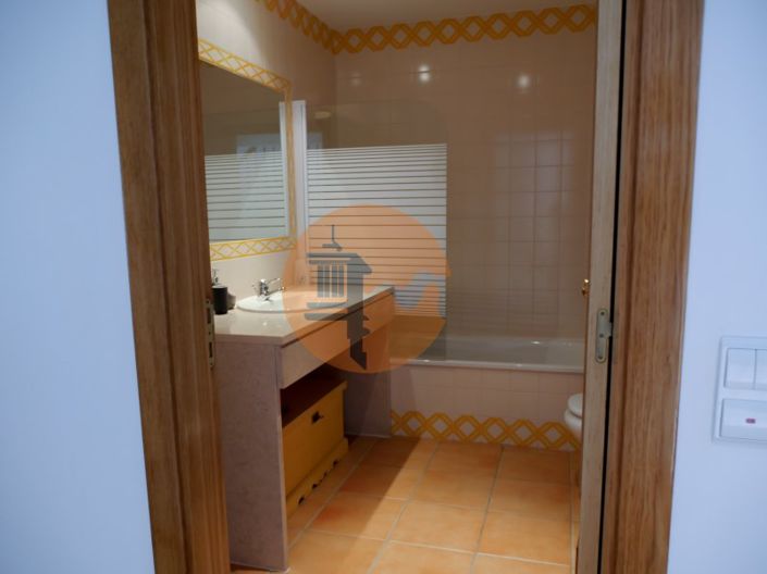 Image No.17-3 Bed House for sale