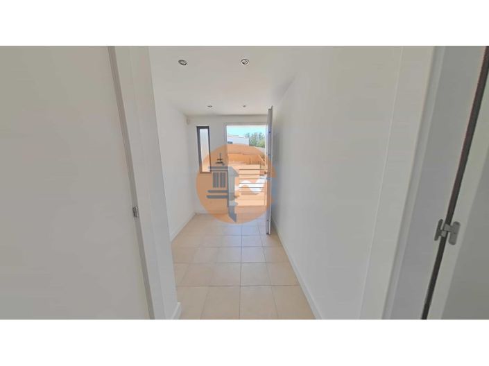 Image No.16-3 Bed House for sale